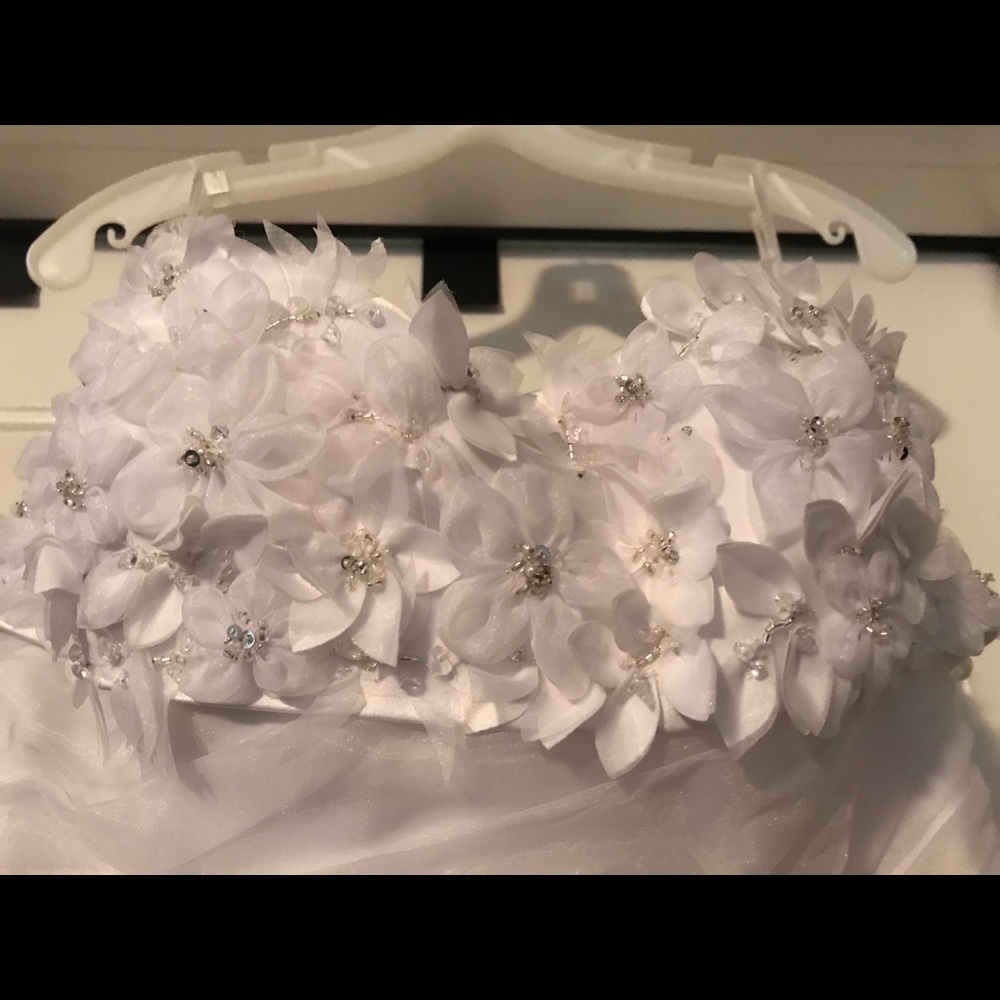 Wedding dress - Picture 3 of 7